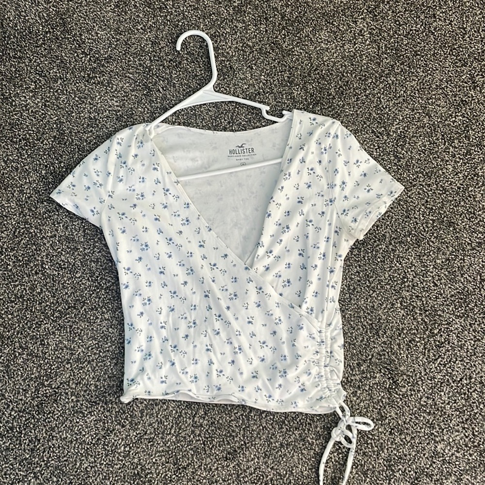 Floral Baby Tee (medium) - Hollister